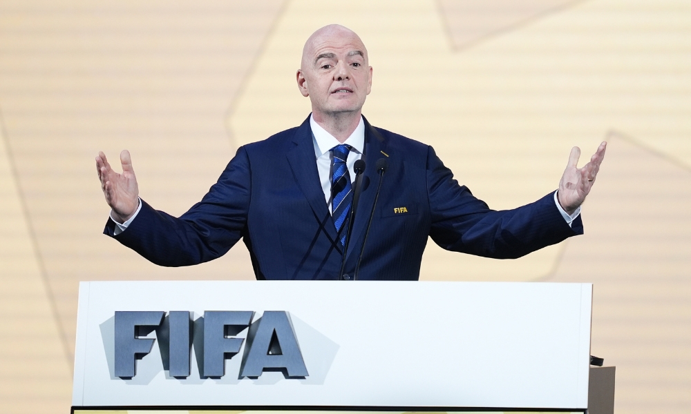 雷速直播：詹姆斯20+14浓眉24+8 主场21分大胜凯尔特人.